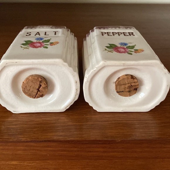 VTG Art Deco Style Salt/Pepper Shakers - Picture 5 of 13